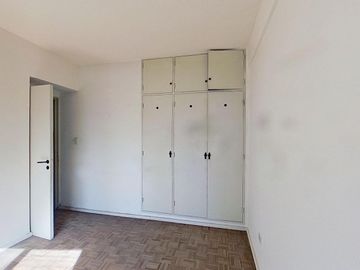 Departamento 3 ambientes mas dependencia en VENTA en Caballito