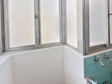 Departamento 3 ambientes mas dependencia en VENTA en Caballito