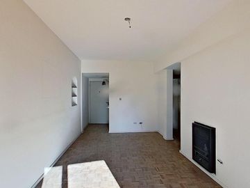 Departamento 3 ambientes mas dependencia en VENTA en Caballito