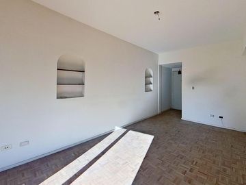 Departamento 3 ambientes mas dependencia en VENTA en Caballito