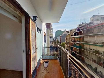 Departamento 3 ambientes mas dependencia en VENTA en Caballito
