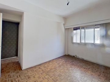 Departamento 3 ambientes mas dependencia en VENTA en Caballito