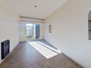 Departamento 3 ambientes mas dependencia en VENTA en Caballito