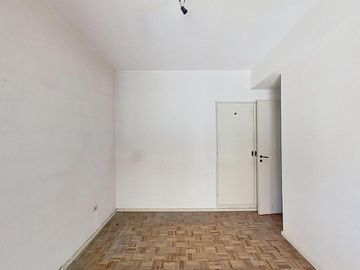Departamento 3 ambientes mas dependencia en VENTA en Caballito