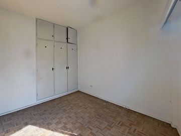 Departamento 3 ambientes mas dependencia en VENTA en Caballito