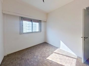 Departamento 3 ambientes mas dependencia en VENTA en Caballito
