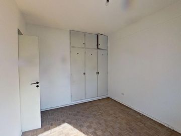 Departamento 3 ambientes mas dependencia en VENTA en Caballito