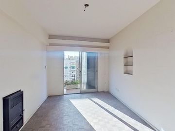 Departamento 3 ambientes mas dependencia en VENTA en Caballito