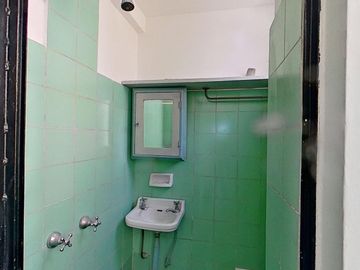Departamento 3 ambientes mas dependencia en VENTA en Caballito