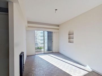 Departamento 3 ambientes mas dependencia en VENTA en Caballito