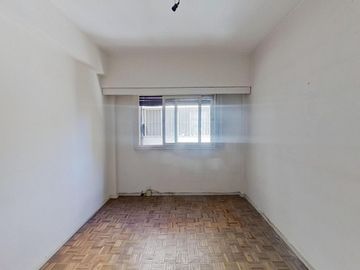 Departamento 3 ambientes mas dependencia en VENTA en Caballito