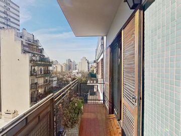 Departamento 3 ambientes mas dependencia en VENTA en Caballito