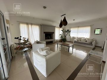 Casa 4 dormitorios - Villa Allende Golf - Altos del Golf, Barrio Privado.