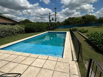Casa 4 dormitorios - Villa Allende Golf - Altos del Golf, Barrio Privado.