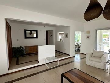 Casa 4 dormitorios - Villa Allende Golf - Altos del Golf, Barrio Privado.