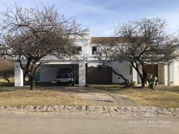 Casa 4 dormitorios - Villa Allende Golf - Altos del Golf, Barrio Privado.