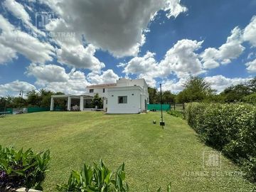 Casa 4 dormitorios - Villa Allende Golf - Altos del Golf, Barrio Privado.