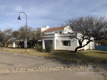 Casa 4 dormitorios - Villa Allende Golf - Altos del Golf, Barrio Privado.