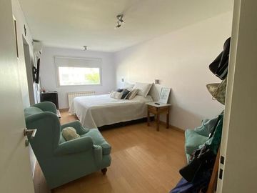 VENTA Casa de 270m2 con Habitaciones 4 y Pileta en el Barrio Rincón de Emilio - Neuquen