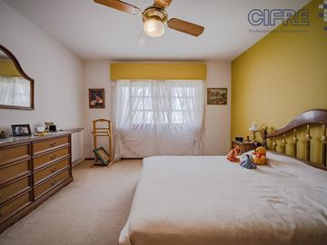 Casa en lote propio 5 ambientes en duplex con jardín y garaje.  lote 8.66 x 25