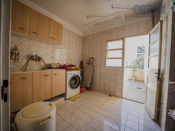 Casa en lote propio 5 ambientes en duplex con jardín y garaje.  lote 8.66 x 25