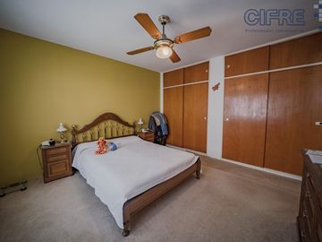Casa en lote propio 5 ambientes en duplex con jardín y garaje.  lote 8.66 x 25