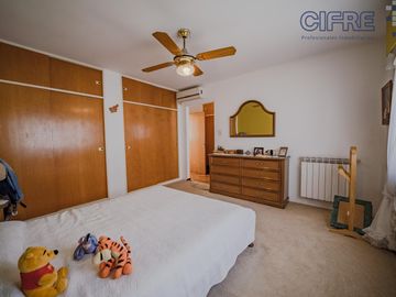 Casa en lote propio 5 ambientes en duplex con jardín y garaje.  lote 8.66 x 25