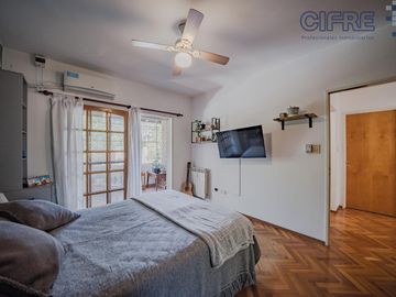 Casa en lote propio 5 ambientes en duplex con jardín y garaje.  lote 8.66 x 25