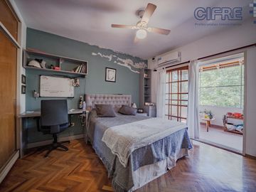 Casa en lote propio 5 ambientes en duplex con jardín y garaje.  lote 8.66 x 25