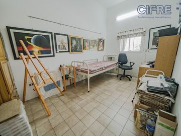 Casa en lote propio 5 ambientes en duplex con jardín y garaje.  lote 8.66 x 25