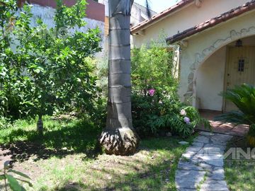 CASA MULTIFAMILIAR C/ 400M2 DE LOTE EN VENTA - JOSE LEON SUAREZ