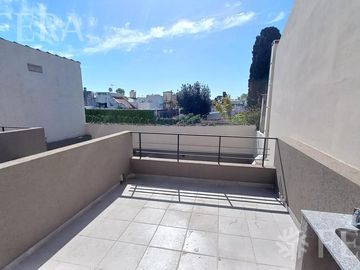 Venta de Departamento duplex de 2 ambientes con balcón aterrazado en Wilde (30411)