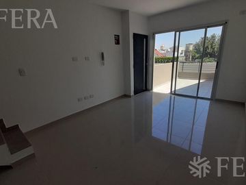 Venta de Departamento duplex de 2 ambientes con balcón aterrazado en Wilde (30411)