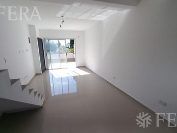 Venta de Departamento duplex de 2 ambientes con balcón aterrazado en Wilde (30411)