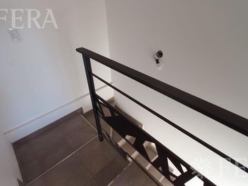 Venta de Departamento duplex de 2 ambientes con balcón aterrazado en Wilde (30411)