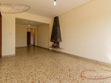 Excelente semipiso con balcón corrido