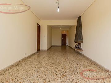 Excelente semipiso con balcón corrido