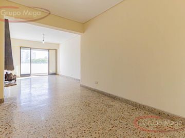 Excelente semipiso con balcón corrido