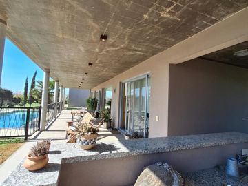 CASA EN VENTA - EM BARRIO FINCAS DE SAN VICENTE - Canning