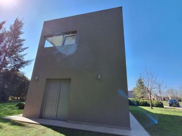 CASA EN VENTA - EM BARRIO FINCAS DE SAN VICENTE - Canning