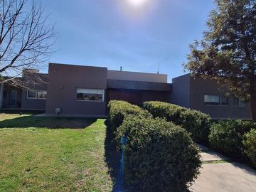 CASA EN VENTA - EM BARRIO FINCAS DE SAN VICENTE - Canning