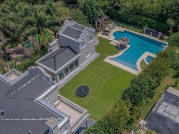 Exclusiva Casa en venta  Barrio Septiembre: Confort y Elegancia - CDR