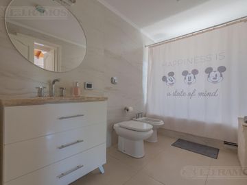 Exclusiva Casa en venta  Barrio Septiembre: Confort y Elegancia - CDR