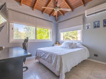 Exclusiva Casa en venta  Barrio Septiembre: Confort y Elegancia - CDR
