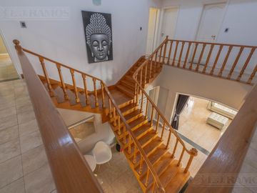 Exclusiva Casa en venta  Barrio Septiembre: Confort y Elegancia - CDR