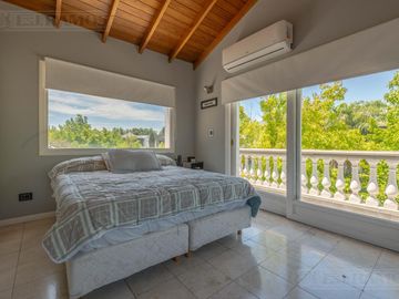 Exclusiva Casa en venta  Barrio Septiembre: Confort y Elegancia - CDR