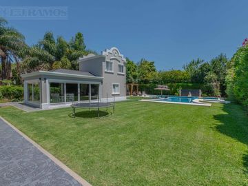 Exclusiva Casa en venta  Barrio Septiembre: Confort y Elegancia - CDR