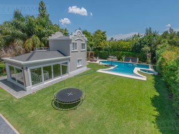 Exclusiva Casa en venta  Barrio Septiembre: Confort y Elegancia - CDR