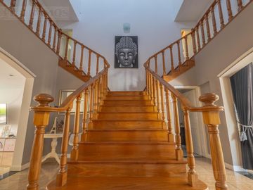 Exclusiva Casa en venta  Barrio Septiembre: Confort y Elegancia - CDR
