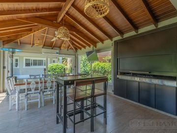 Exclusiva Casa en venta  Barrio Septiembre: Confort y Elegancia - CDR